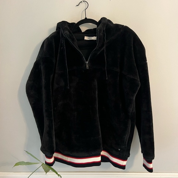 UGG Women’s Kailani Sherpa Hoodie, jacket Black, Small - Picture 2 of 5